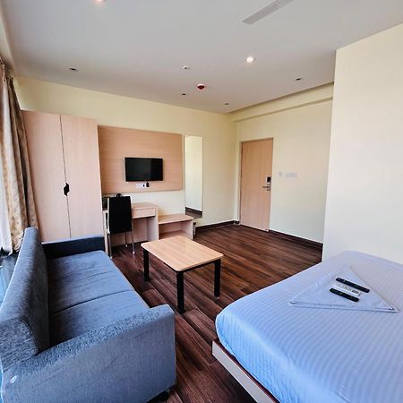 Hotel Golden Square - Kolkata Airport Zewnętrze zdjęcie