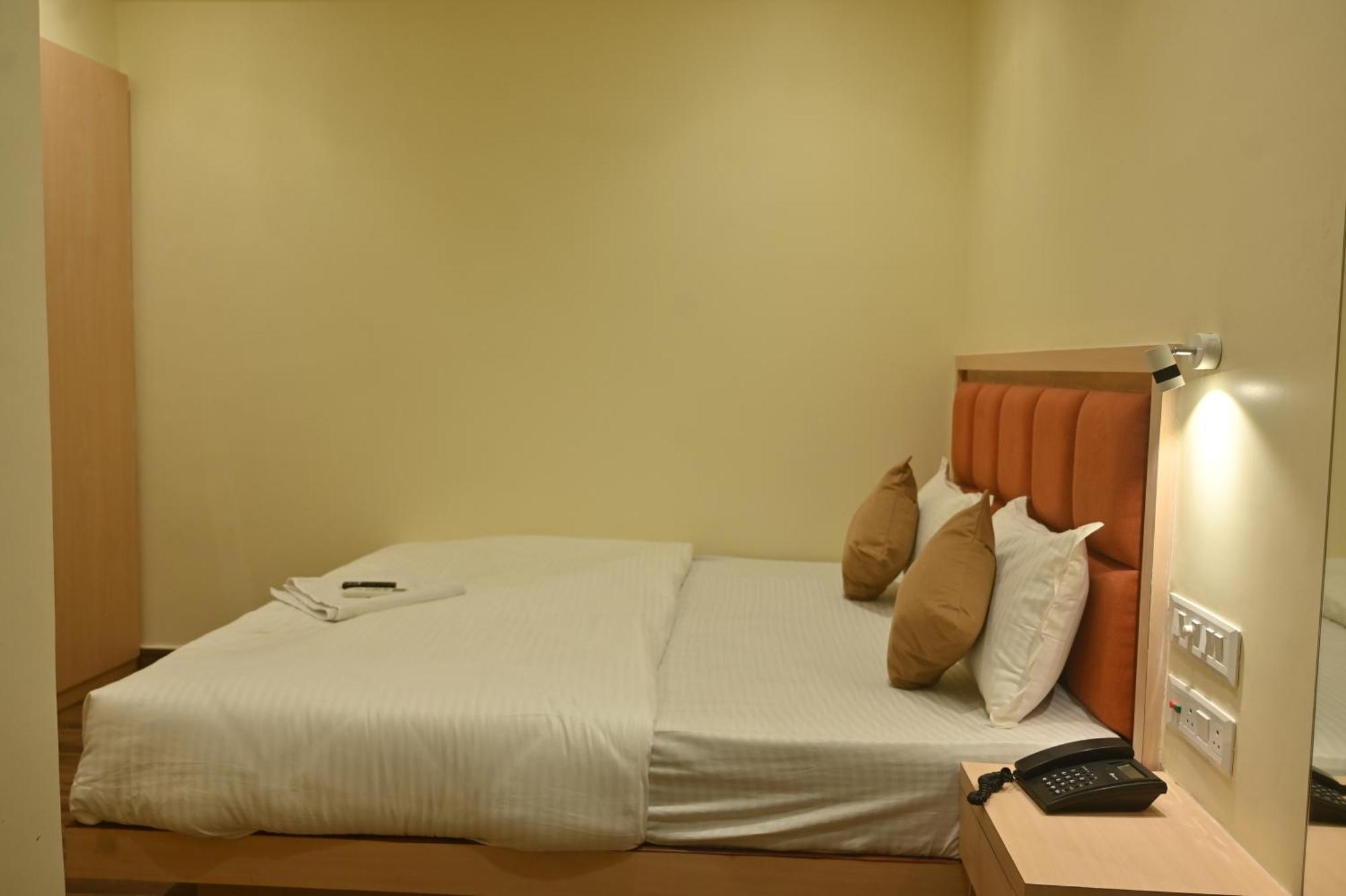 Hotel Golden Square - Kolkata Airport Zewnętrze zdjęcie