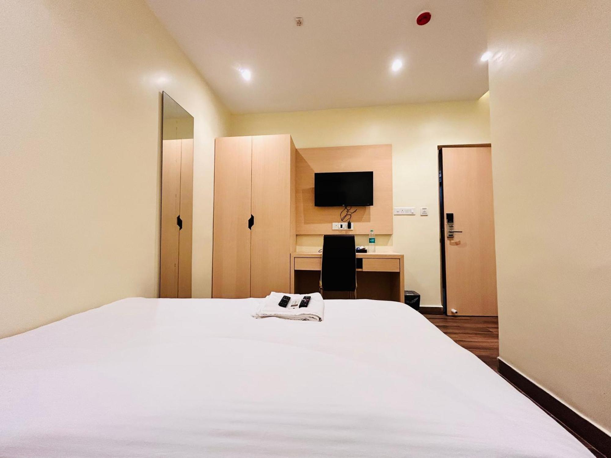 Hotel Golden Square - Kolkata Airport Zewnętrze zdjęcie