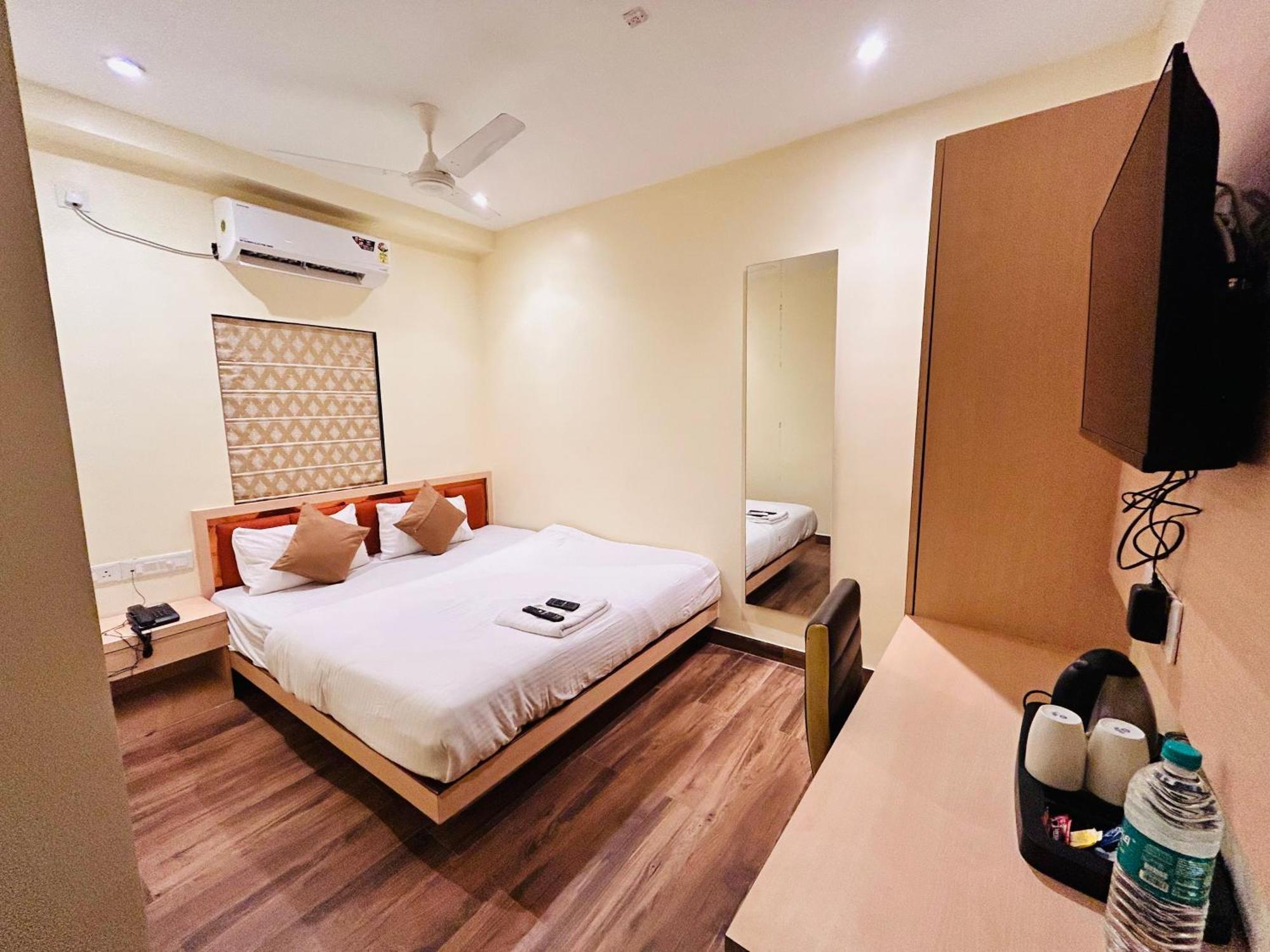 Hotel Golden Square - Kolkata Airport Zewnętrze zdjęcie