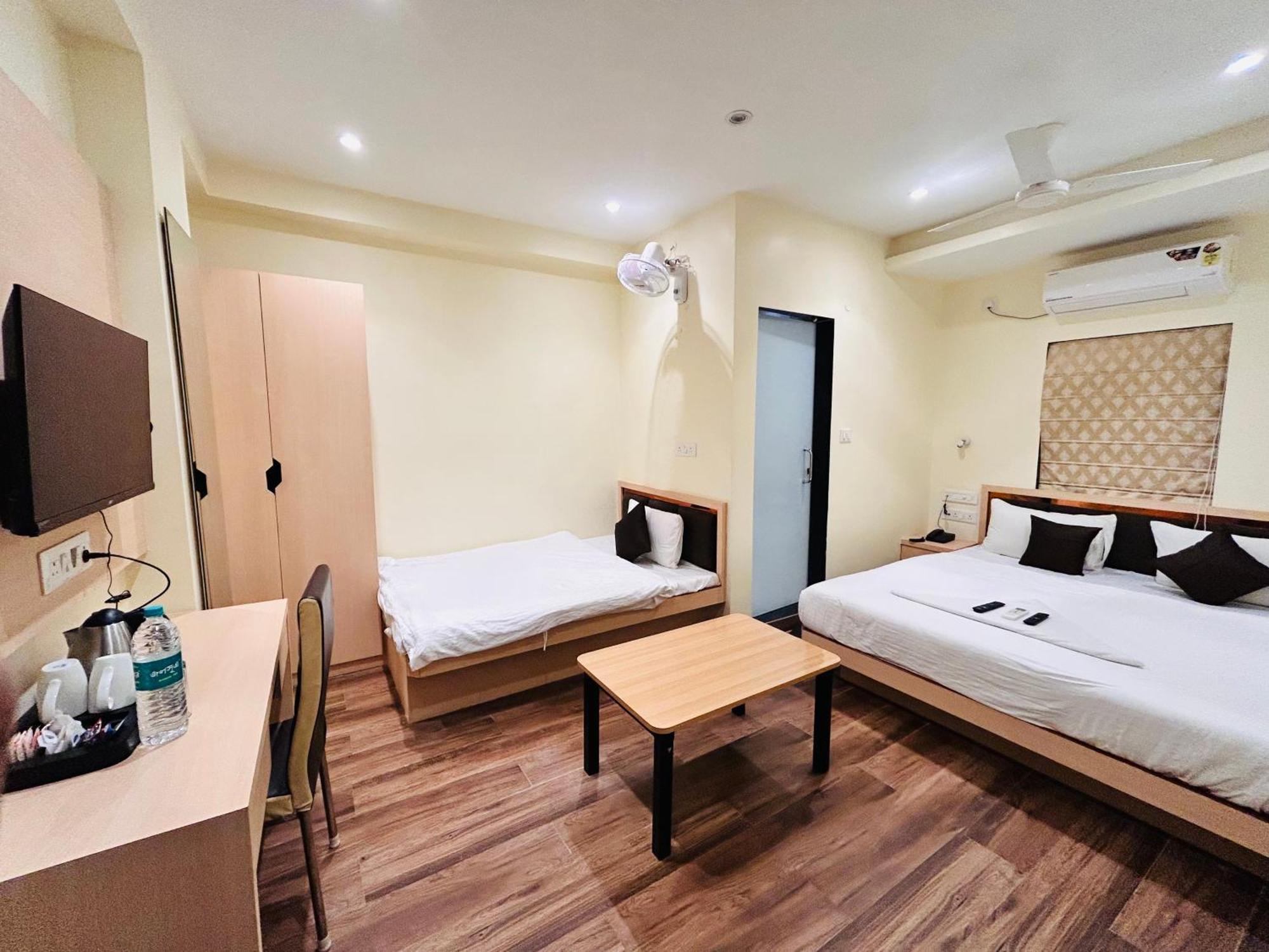 Hotel Golden Square - Kolkata Airport Zewnętrze zdjęcie
