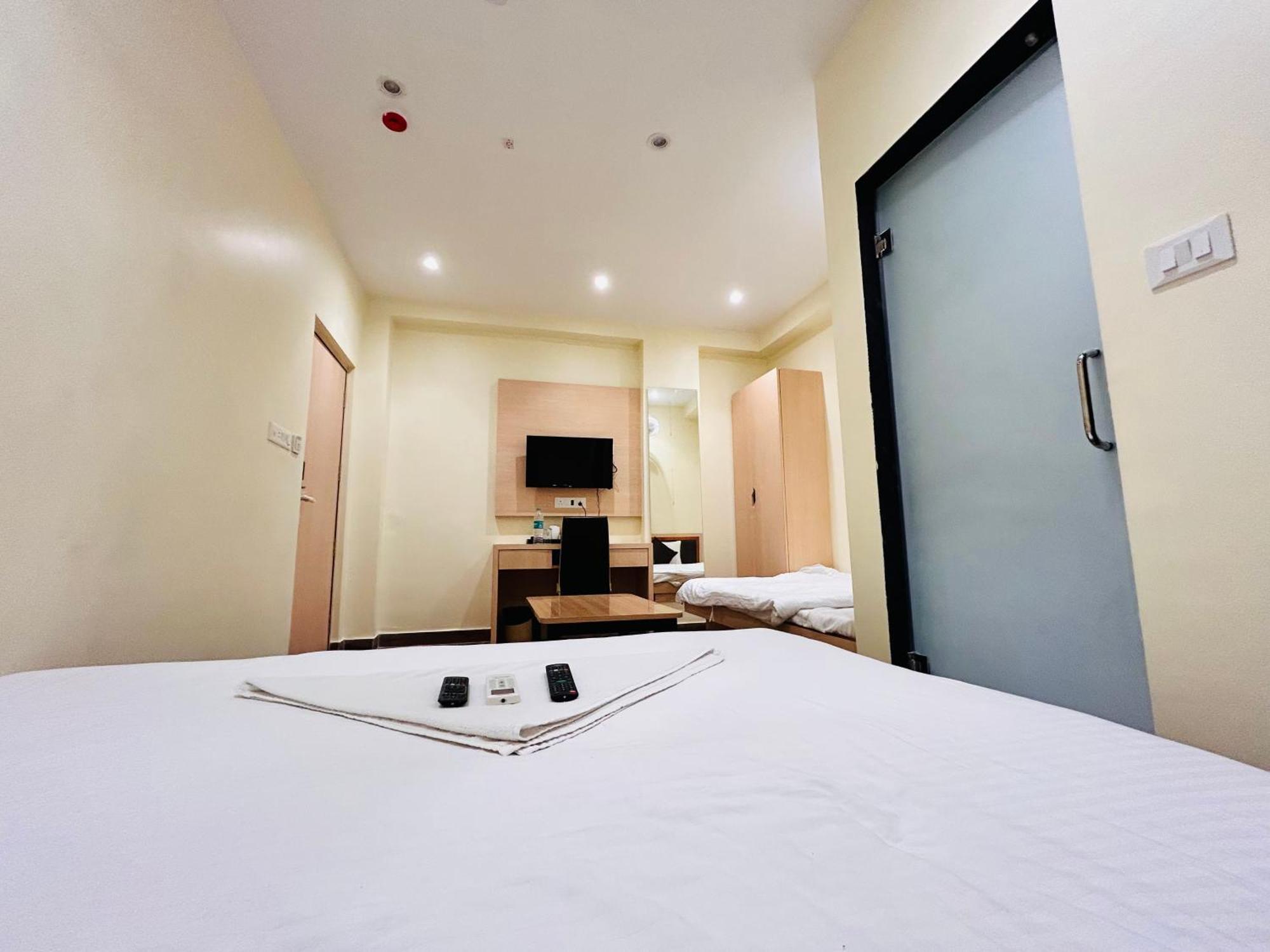 Hotel Golden Square - Kolkata Airport Zewnętrze zdjęcie